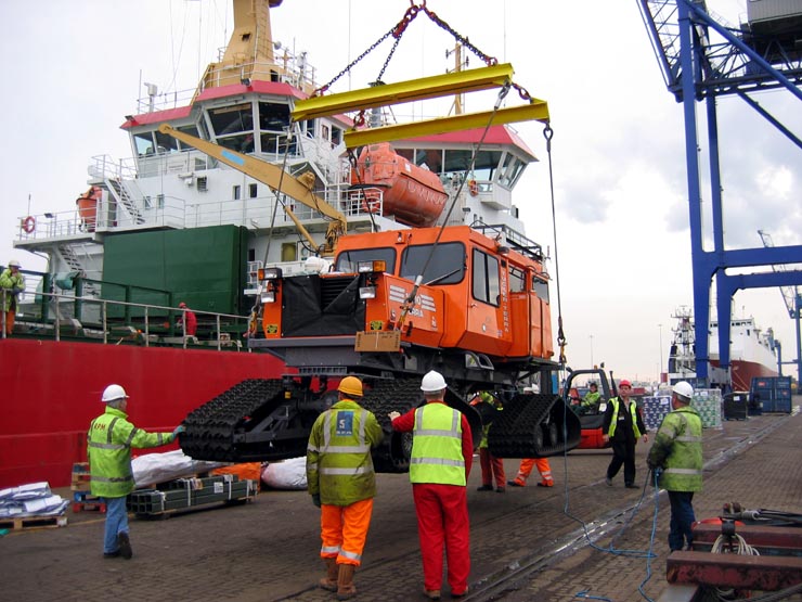 The K24 UAV Field Operations Room being loaded onto RSS Ernest Shackleton